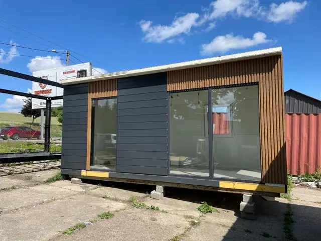 Pizzeria 42 m² – Przyjaźń